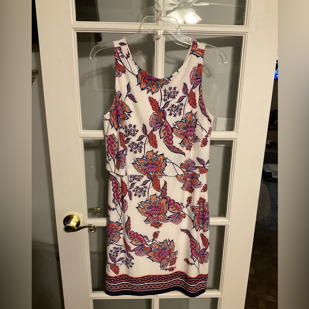 VINCE CAMUTO sleeveless dress. Size 8. Worn just a few times. Multi colored.